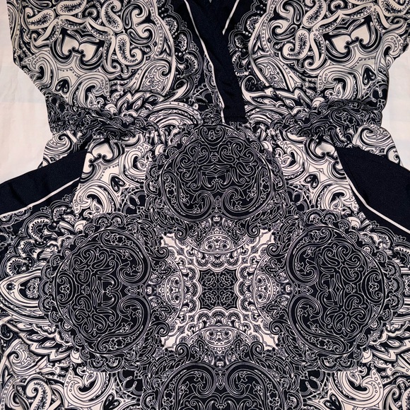 Bailey Blue | Black and White Paisley V Neck Tunic Mini Dress - Picture 8 of 9